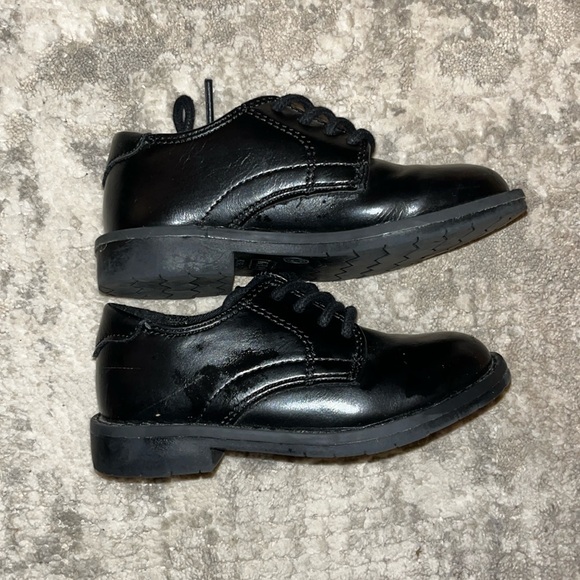 Little boy’s black dress shoes - Picture 3 of 4